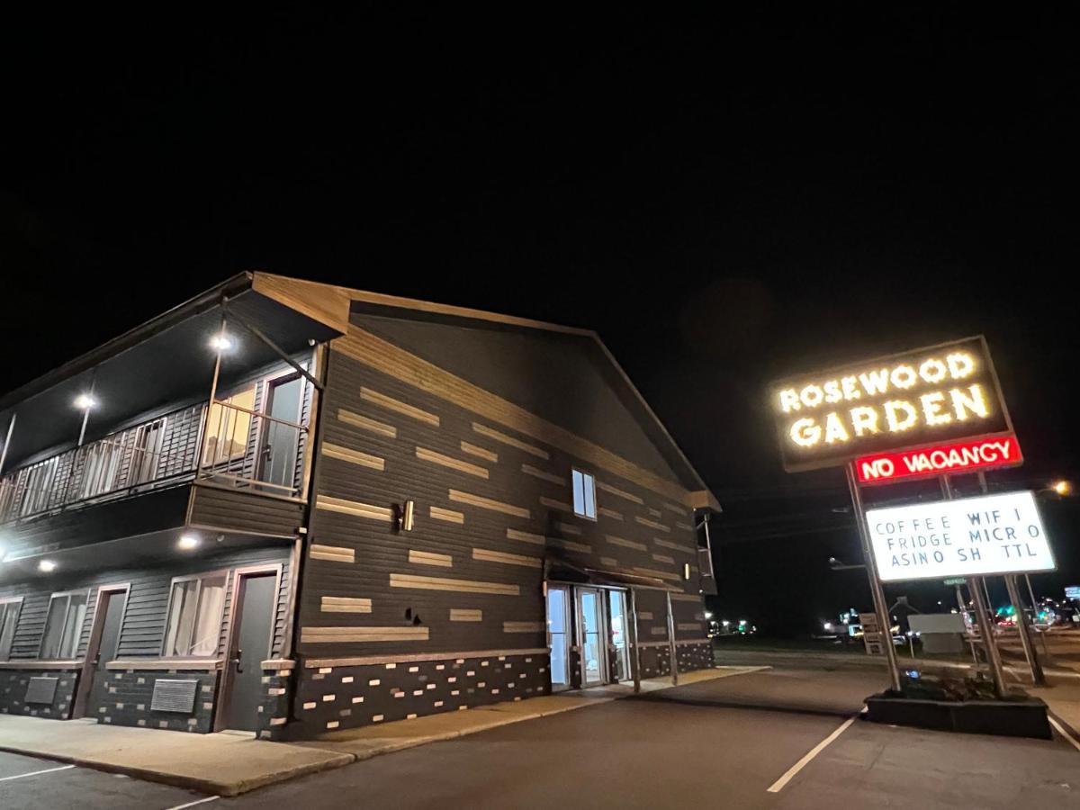 Rosewood Garden Hotel Lake Delton Exterior photo